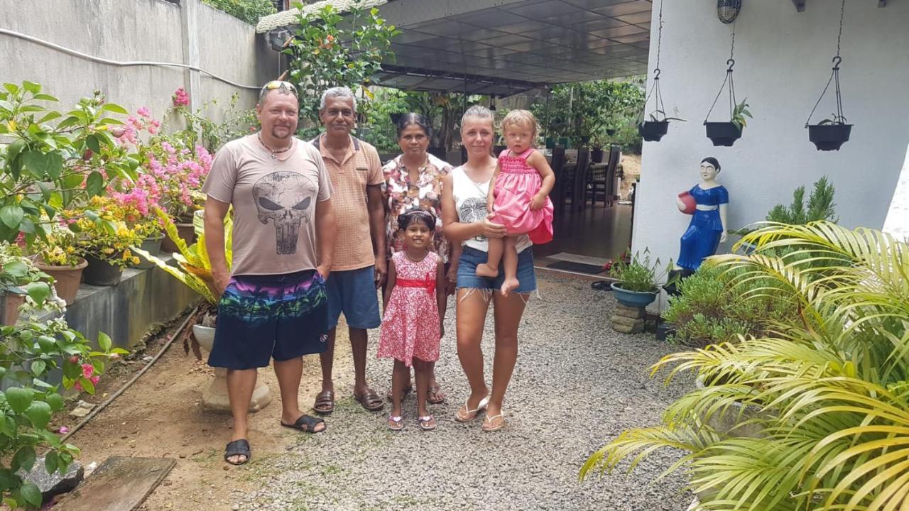 Hispaniola Inn Mirissa Buitenkant foto