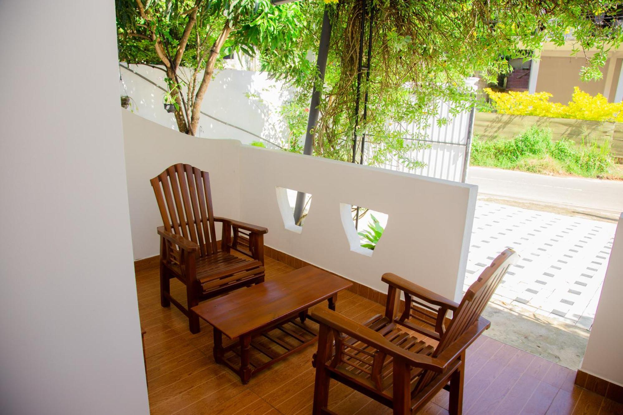 Hispaniola Inn Mirissa Buitenkant foto
