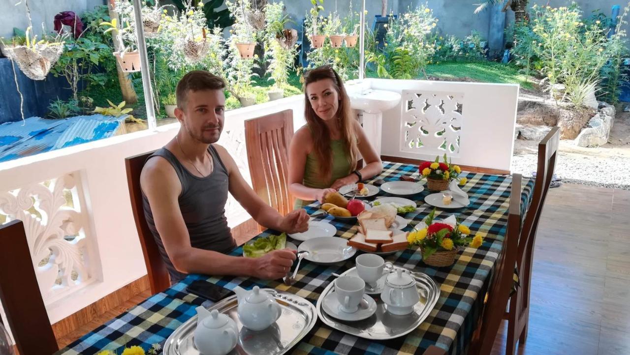 Hispaniola Inn Mirissa Buitenkant foto